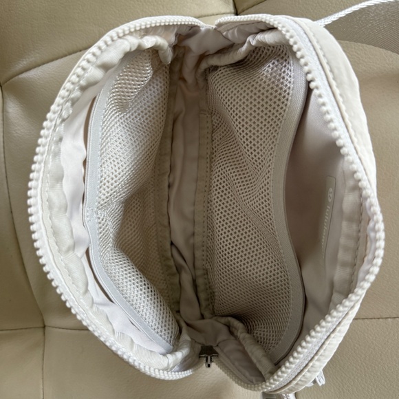 Lululemon Athletica Everywhere Belt Bag 1L Off White Opal Light Ivory - Picture 5 of 7